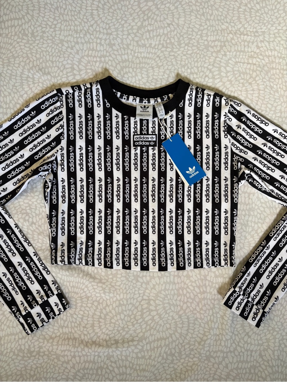 Adidas Originals Women’s Cropped Long sleeve Size Medium